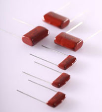 MEF 680nF 630VDC 10% 28x21x11mm, P=27mm (Folienkondensator) MEF 680nF 630VDC 10% 28x21x11mm, P=27mm (Folienkondensator)
