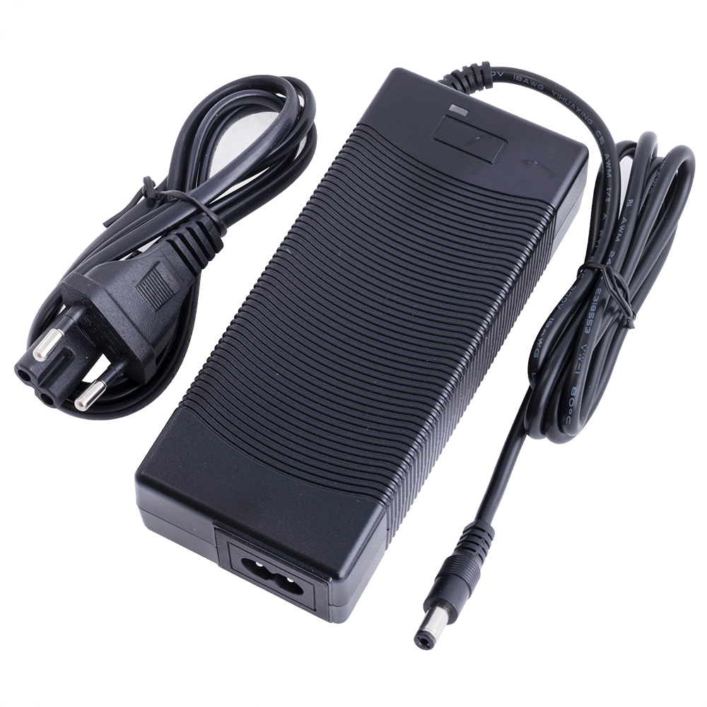 Charger 12,6V/5A 3S